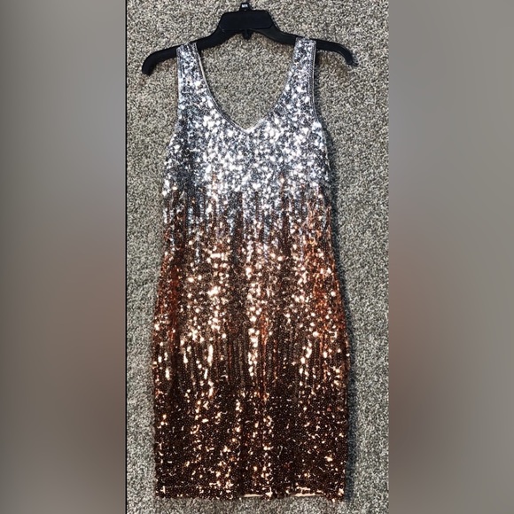 NWT Sequin V-Neck Sleeveless Party Dress Size Medium - Picture 4 of 8